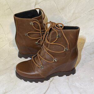 Sorel Women's Joan of Arctic Wedge III Size 8 Lace Boot Waterproof Suede